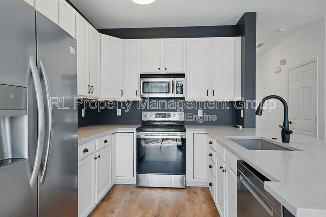 Building Photo - 646 Grove Cir