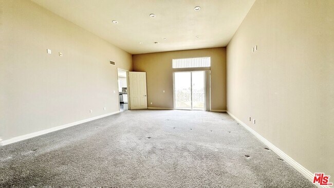 Building Photo - 4100 Wilshire Blvd