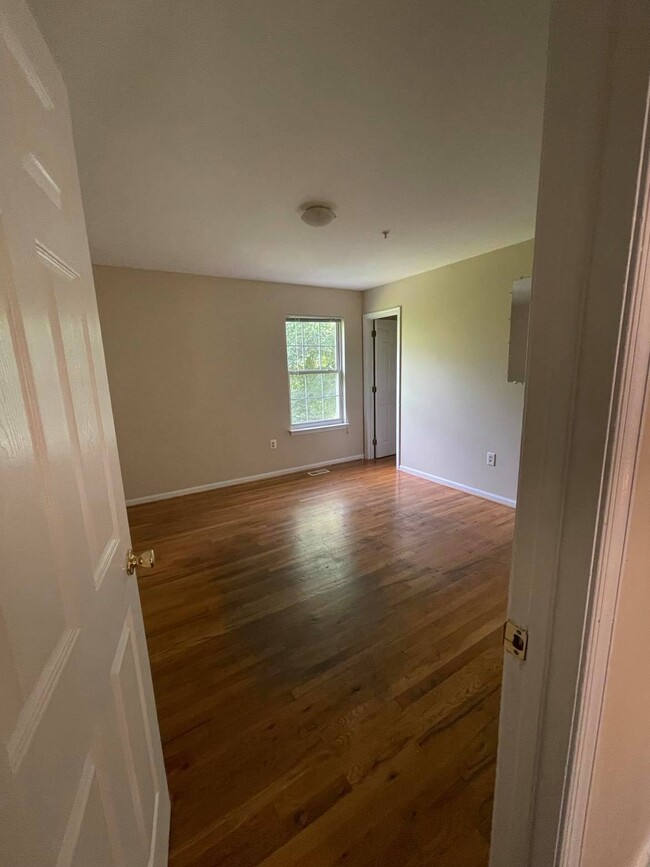 spacious bedroom - 7413 Columbia Ave