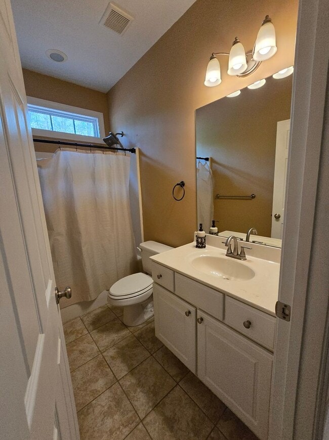 Building Photo - New Listing!!
