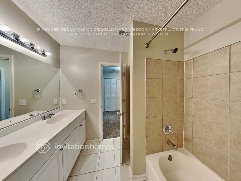 Building Photo - 6000 Elm Cove Ln