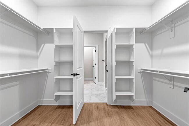 Building Photo - 1841 Utopia St