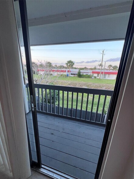 Building Photo - 6104 Channel Dr