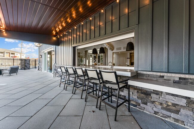 Building Photo - The Legend at Beards Hill