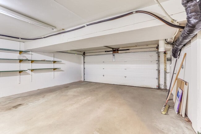 Building Photo - 2 Bedroom Condo in charming Plymouth neigh...