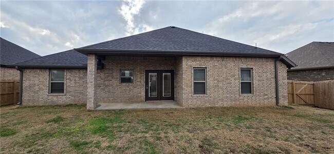 Building Photo - 902 Sugar Lf St