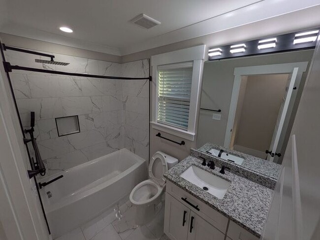 Building Photo - Stunning 3BD/2.5BA Home in Charlotte!