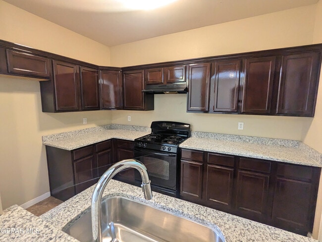 Building Photo - 1001 Half Moon Pass