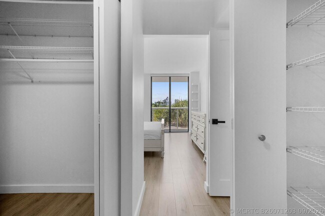 Building Photo - 3701 N Country Club Dr