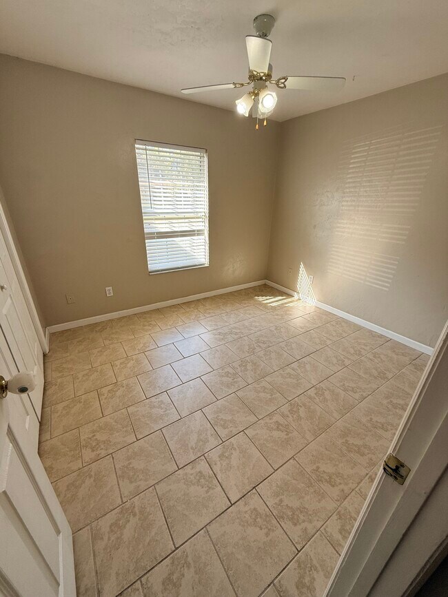 Building Photo - 279 SE Forest Terrace