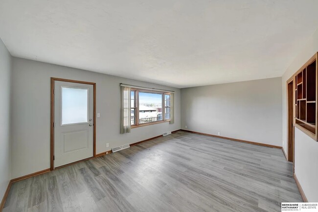 Building Photo - 4620 Van Dorn St