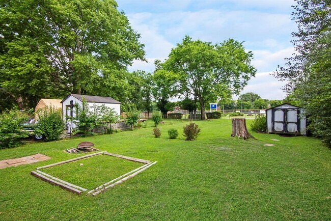 Building Photo - Coming soon in Madison! Backs up to Lanier...
