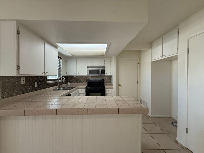 Building Photo - 1623 Point Lobos Ln