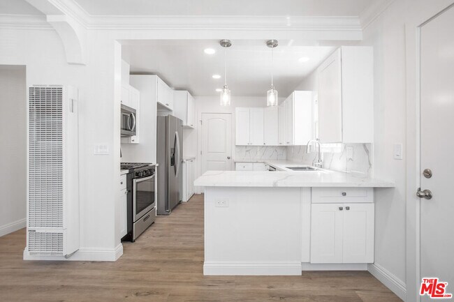 Building Photo - 5402 Monroe St