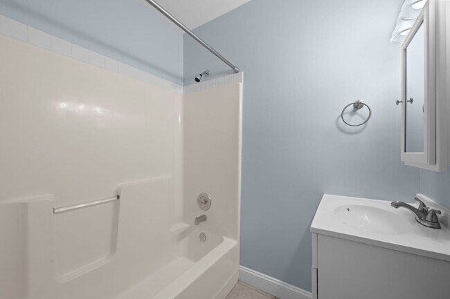 Building Photo - Beautiful Country Home off Madam Moores Ln with Large Yard