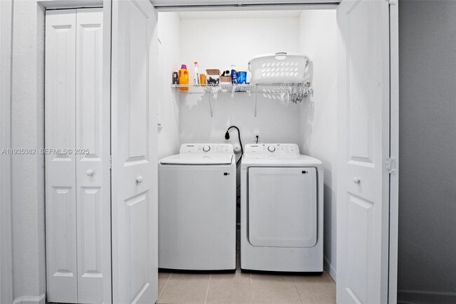 Building Photo - 2400 SE 29th St