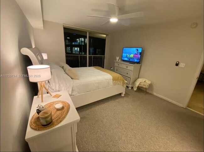 Building Photo - 1200 Brickell Bay Dr