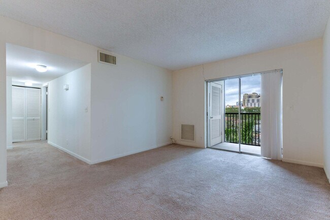 Building Photo - 1601 S Flagler Dr