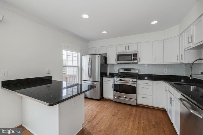 Building Photo - 5223 Dunstable Ln