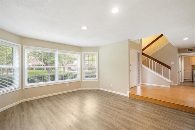 Building Photo - 2207 Brook View Ln