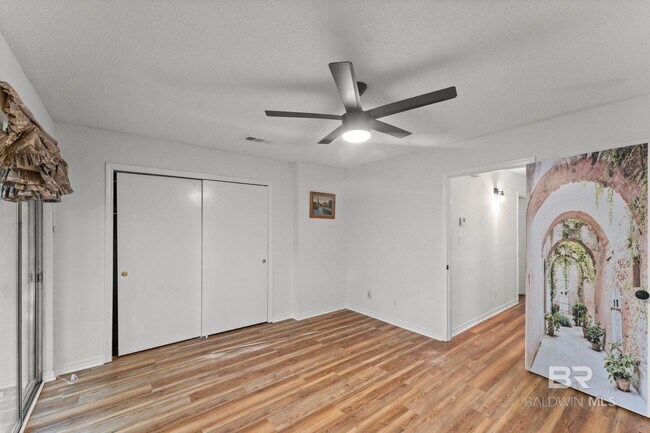 Building Photo - 600 Cheshire Ln