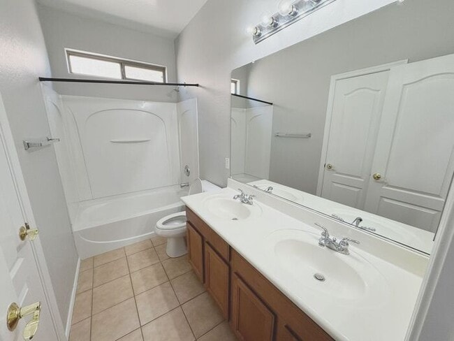 Building Photo - MOVE IN SPECILAS!! 5BD 3BA IN JOHNSON RANC...