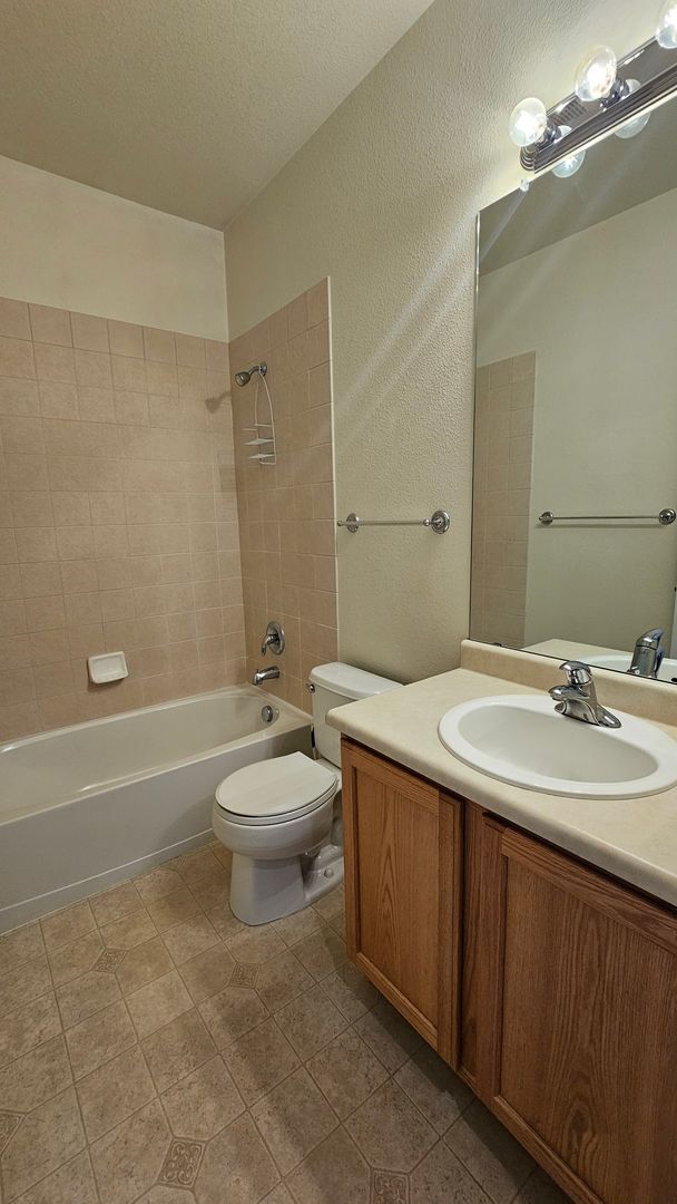 Building Photo - Ranch Townhome in The Broadlands