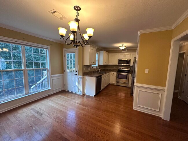 Building Photo - 2009 Dundee Way