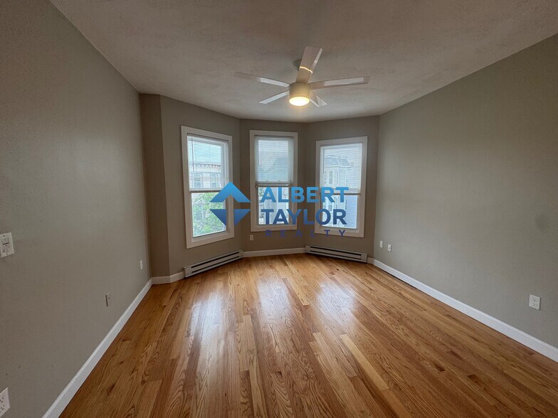 Building Photo - 1084 Dorchester Ave