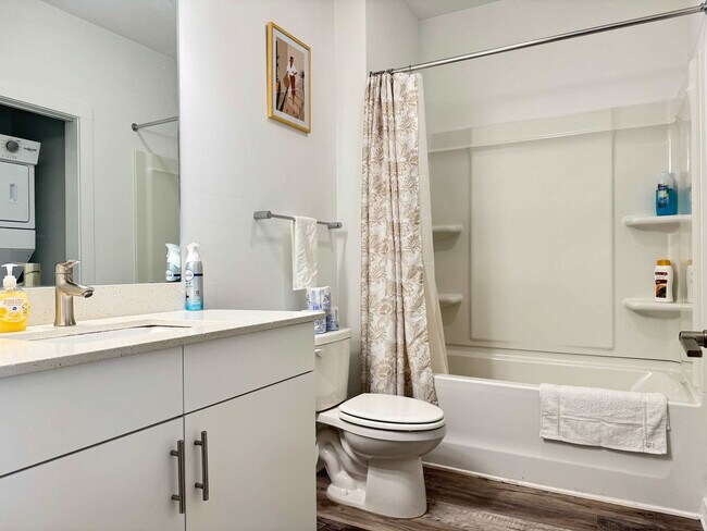 Building Photo - 542 Boulevard NE