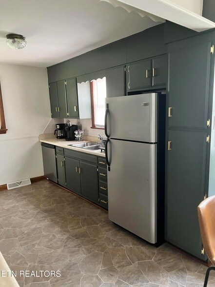 Building Photo - 2404 Tecoma Dr