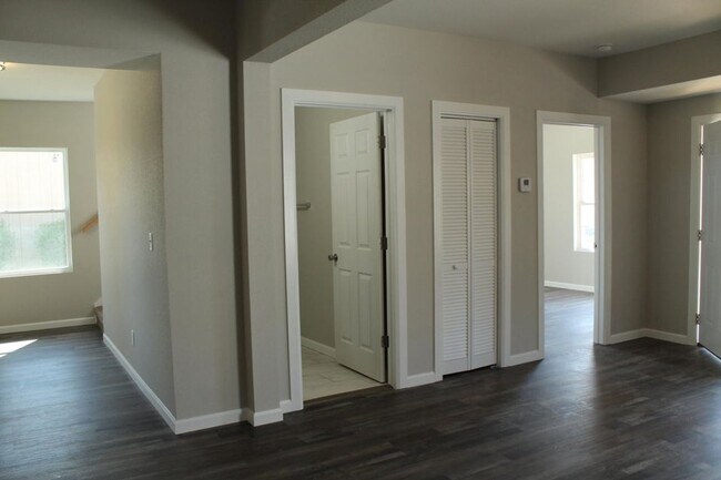 Building Photo - Modern Elegance Meets Comfort – Fully Remodeled 4BR/2BA Dream Home!