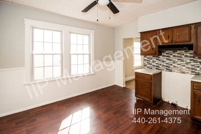 Building Photo - 9903 Sladden Ave