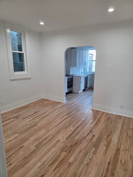 Building Photo - 2377 32nd St