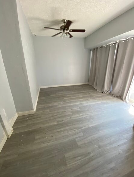 Living room - 6954 Long Beach Blvd