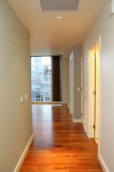 Building Photo - 841 S Gaines St