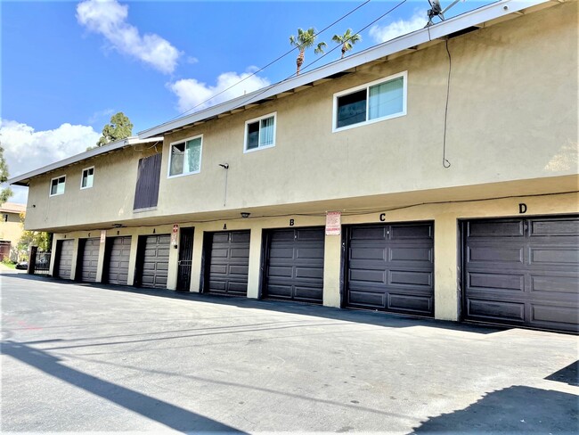 Building Photo - 15631 Tustin Village Way