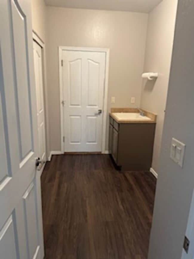 Building Photo - Charming 3 Bedroom 2 Bathroom With Den Hom...