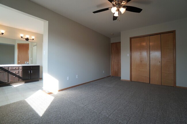 Building Photo - 1072 Scarlet Oak Dr