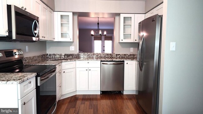 Building Photo - 442 Darby Ln