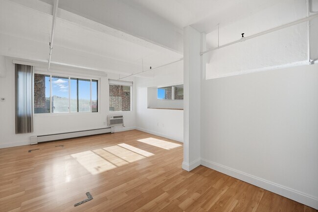 Building Photo - 15 E Park St