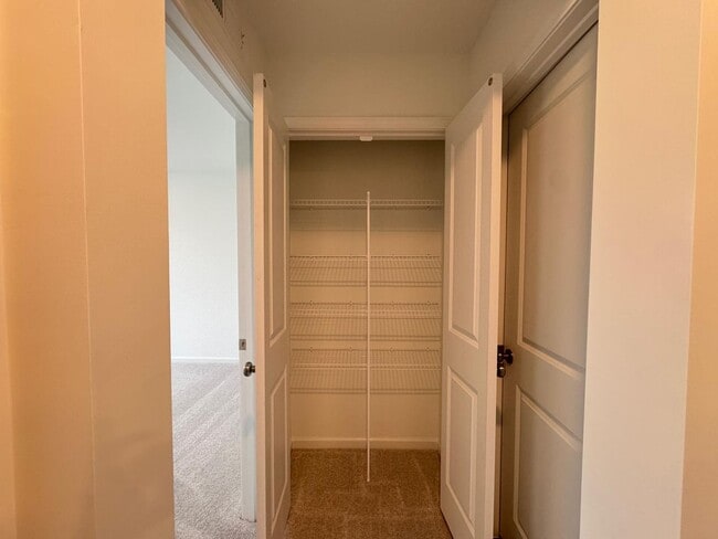 Building Photo - BRAND NEW GORGEOUS TOWNHOUSE in a very con...