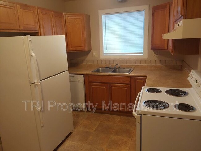 Building Photo - 824 30th Ave Pl