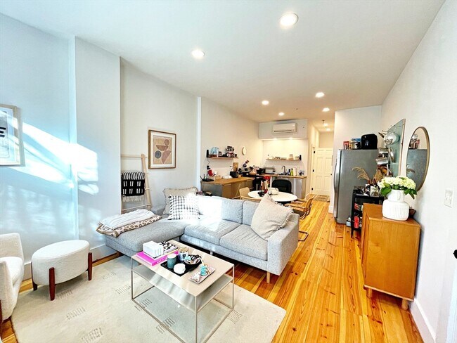 Primary Photo - 264 Sumner St