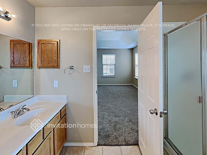 Building Photo - 5108 Raymond Dr