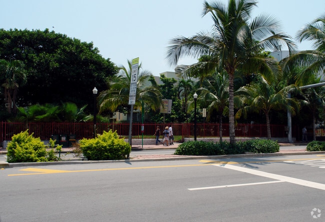 Building Photo - Campton Apartments