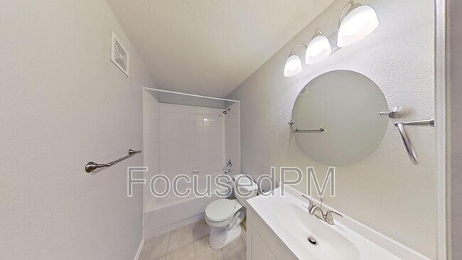 Building Photo - 1747 N Pearl St