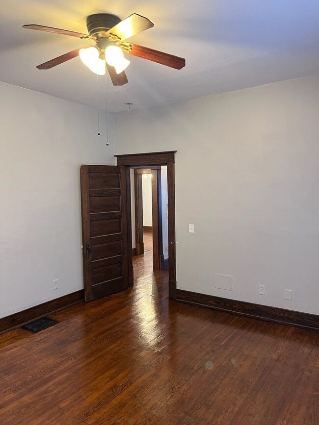 Building Photo - 2205 Kirby Ave