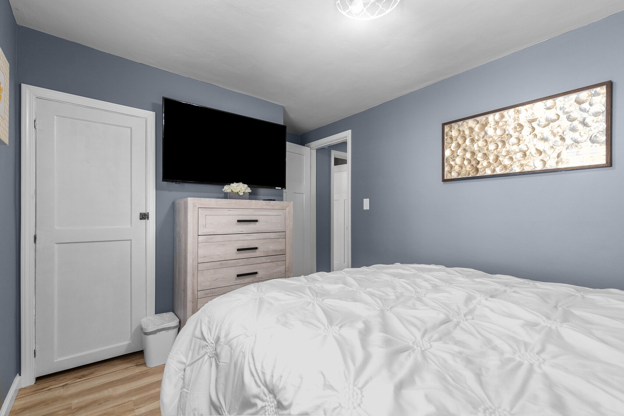 Building Photo - 302 E Wilson Ave