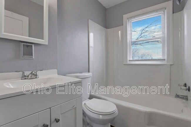 Building Photo - 2235 Homestead Dr